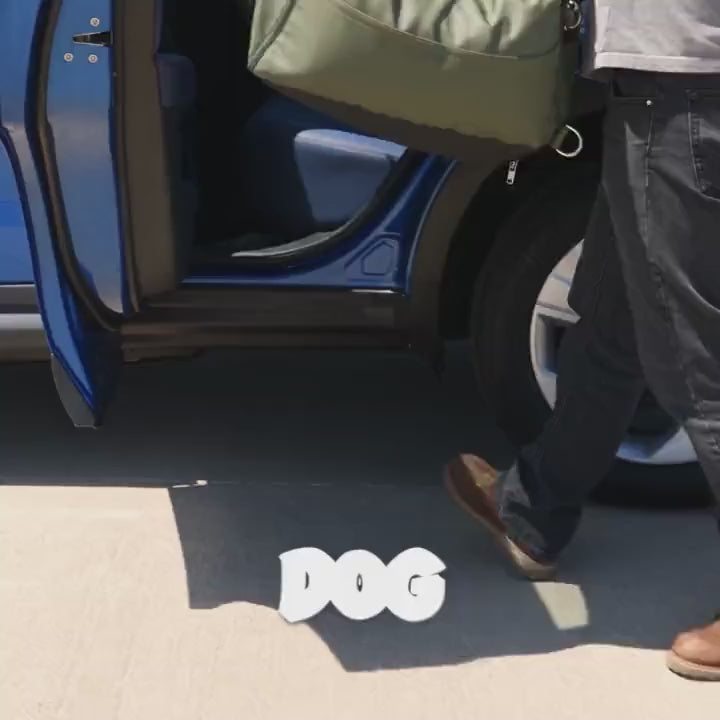 Fitting the dog car seat with ISOFIX clips and clipping the dog in